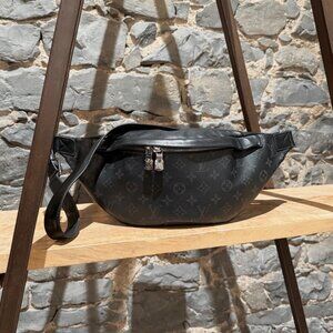 Louis Vuitton 2020 Black Eclipse Monogram Discovery Bumbag
